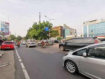 Rumah Dijual + 5 Kios di Kebon Jeruk Dekat RCTI