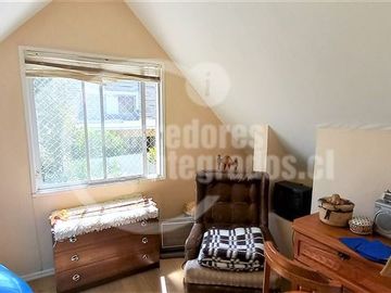 2 PISOS. 240 M2. 4 dorm. 2 Baños. en Peñalolén