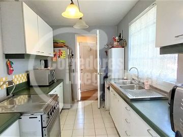 2 PISOS. 240 M2. 4 dorm. 2 Baños. en Peñalolén