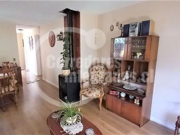 2 PISOS. 240 M2. 4 dorm. 2 Baños. en Peñalolén