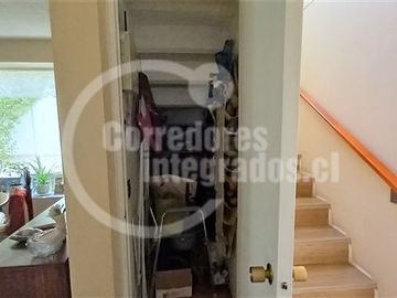 2 PISOS. 240 M2. 4 dorm. 2 Baños. en Peñalolén