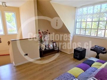 2 PISOS. 240 M2. 4 dorm. 2 Baños. en Peñalolén