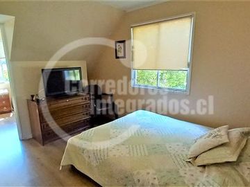 2 PISOS. 240 M2. 4 dorm. 2 Baños. en Peñalolén