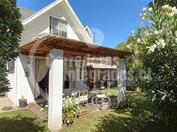2 PISOS. 240 M2. 4 dorm. 2 Baños. en Peñalolén