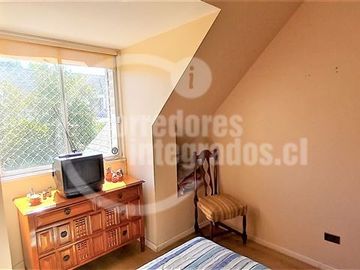 2 PISOS. 240 M2. 4 dorm. 2 Baños. en Peñalolén