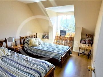 2 PISOS. 240 M2. 4 dorm. 2 Baños. en Peñalolén