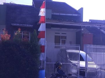 Dijual Rumah d komplek cikutra atas Pasir honje Lt 109 Lb 78 Kt 2 Km 1 Taman depan belakang Rumah siap huni