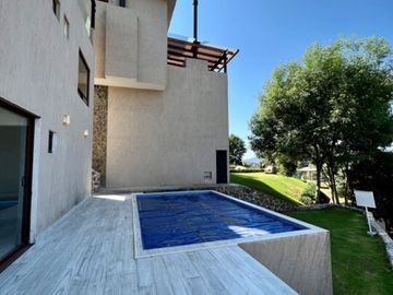CASA EN VENTA EN ALTAVA RESIDENCIAL VALLE DE BRAVO MEXICO