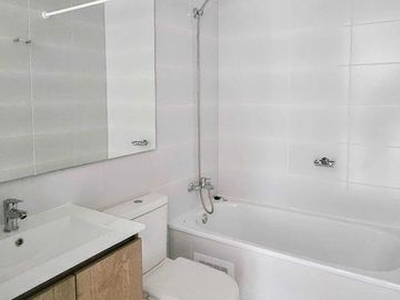 ¡Tu nuevo hogar te espera en la Urbanización Santa Victoria! 🏡✨  

📍Ubicación privilegiada
Descubre este acogedor departamento en el 2do piso con a