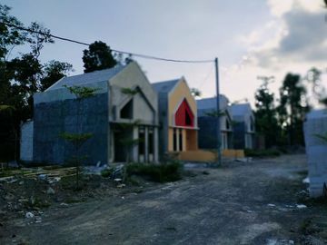 RUMAH CANTIK BANGUNAN BARU MEWAH HANYA 15 MENIT KE CANDI PRAMBANAN