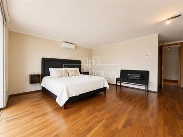 Penthouse en arriendo de 3 dorm. en Vitacura