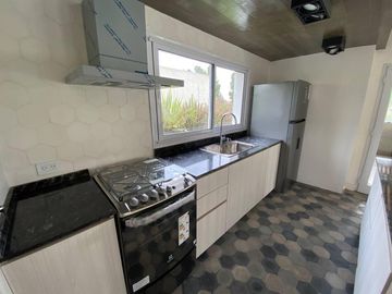 CASA EN VENTA DE 4 AMBIENTES EN SAN LUCAS- CANNING
