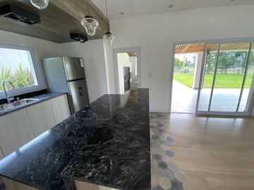 CASA EN VENTA DE 4 AMBIENTES EN SAN LUCAS- CANNING