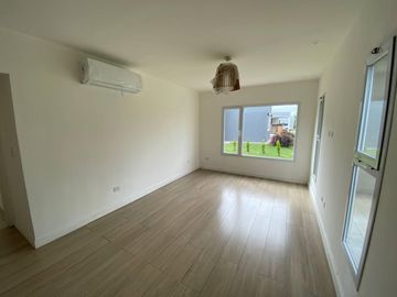 CASA EN VENTA DE 4 AMBIENTES EN SAN LUCAS- CANNING