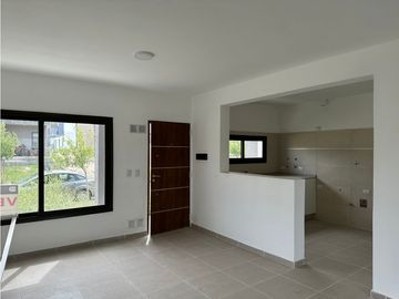 SE VENDE CASA A ESTRENAR EN COUNTRY TEJAS 4