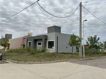 SE VENDE CASA A ESTRENAR EN COUNTRY TEJAS 4