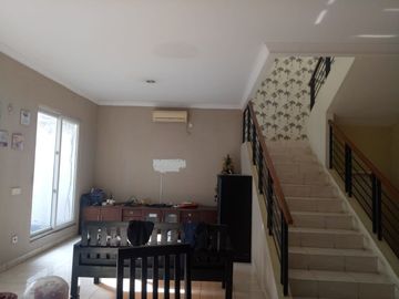 DIJUAL RUMAH BAGUS TERAWAT SIAP HUNI DI THE GREEN BSD