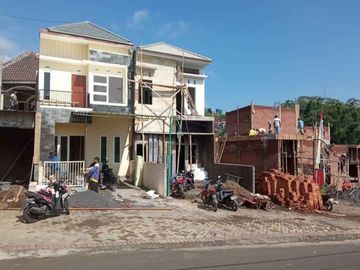 Rumah Mewah 2 Lantai di Zhafira Dau dekat Kampus UMM Malang