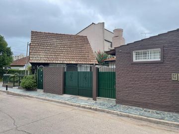 Casa Alpina En Venta y Departamento - General Rodriguez Centro