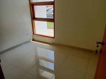 Rumah Mewah Readystock 2LT Pinggir Jalan dekat Sport Center Arcamanik Cisaranten