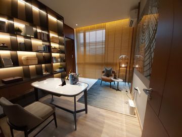 RUMAH MEWAH SULTAN LYNDON 3 LANTAI DENGAN LIFT MURAH DEKAT TOL BSDCITY