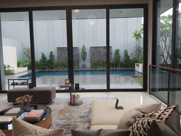 RUMAH MEWAH SULTAN LYNDON 3 LANTAI DENGAN LIFT MURAH DEKAT TOL BSDCITY