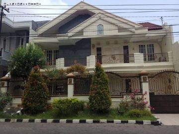 rumah Sutorejo Timur furnish mewah Siap Huni, lokasi sangat bagus, row jalan lebar