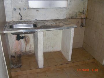P-H FRENTE, CUATRO AMBIENTES, CON E/AUTO, JARDIN, ENTRADA IND.