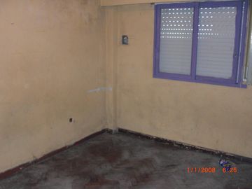 P-H FRENTE, CUATRO AMBIENTES, CON E/AUTO, JARDIN, ENTRADA IND.