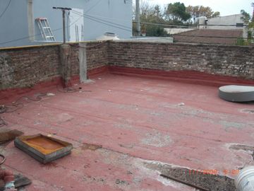 P-H FRENTE, CUATRO AMBIENTES, CON E/AUTO, JARDIN, ENTRADA IND.