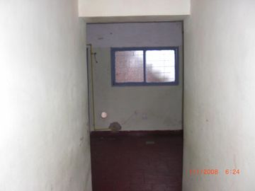 P-H FRENTE, CUATRO AMBIENTES, CON E/AUTO, JARDIN, ENTRADA IND.