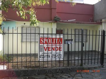 P-H FRENTE, CUATRO AMBIENTES, CON E/AUTO, JARDIN, ENTRADA IND.