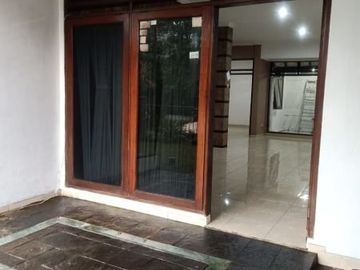 Rumah kawaluyaan soekarno hatta dekat cisaranten, arcamanik