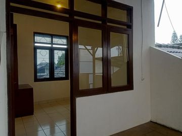 Rumah kawaluyaan soekarno hatta dekat cisaranten, arcamanik