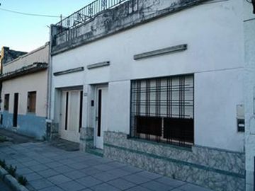HERMOSA CASA CON AMBIENTES MUY AMPLIOS MUY BUENA UBICACION APTA CREDITO