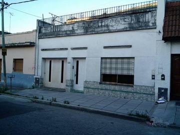 HERMOSA CASA CON AMBIENTES MUY AMPLIOS MUY BUENA UBICACION APTA CREDITO