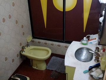 HERMOSA CASA CON AMBIENTES MUY AMPLIOS MUY BUENA UBICACION APTA CREDITO