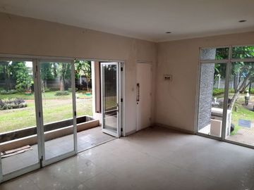 Rumah Dengan Posisi Hook Yang Nyaman Dan Asri Di Sektor 7 - DW 2743