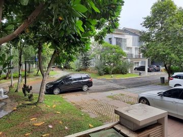 Rumah Dengan Posisi Hook Yang Nyaman Dan Asri Di Sektor 7 - DW 2743