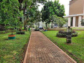 Rumah Dengan Posisi Hook Yang Nyaman Dan Asri Di Sektor 7 - DW 2743