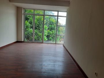 Rumah Dengan Posisi Hook Yang Nyaman Dan Asri Di Sektor 7 - DW 2743