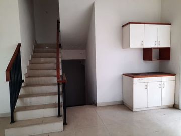 Rumah Dengan Posisi Hook Yang Nyaman Dan Asri Di Sektor 7 - DW 2743