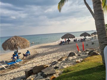 FRENTE AL MAR APARTAMENTO AMOBLADO 3 RECAMARAS PLANTA BAJA  BIJAO