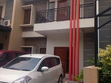 Jual rumah minimalis dua lantai siap huni Jagakarsa