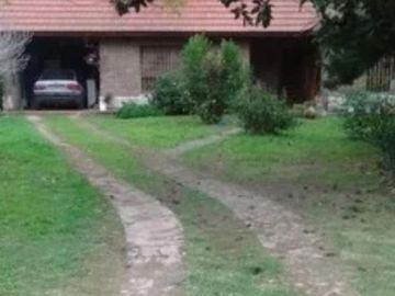 Excelente casa de 4 amb en barrio cerrado