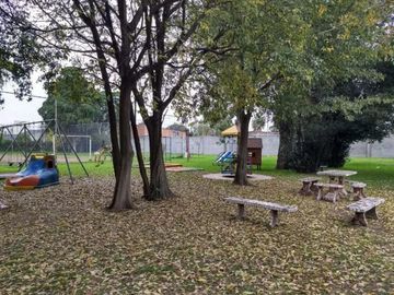 Excelente casa de 4 amb en barrio cerrado