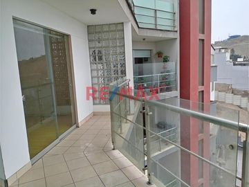 ¡VIVE EN LO MÁS ALTO DE CASUARINAS ALTA – SURCO! 🌇
✨ FLAT EN VENTA CON BALCÓN| 10° PISO | VISTA PANORÁMICA | ZONA EXCLUSIVA

📍 Ubicación privilegia