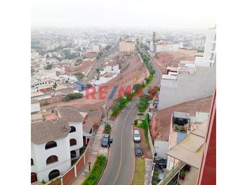 ¡VIVE EN LO MÁS ALTO DE CASUARINAS ALTA – SURCO! 🌇
✨ FLAT EN VENTA CON BALCÓN| 10° PISO | VISTA PANORÁMICA | ZONA EXCLUSIVA

📍 Ubicación privilegia