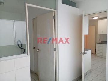 ¡VIVE EN LO MÁS ALTO DE CASUARINAS ALTA – SURCO! 🌇
✨ FLAT EN VENTA CON BALCÓN| 10° PISO | VISTA PANORÁMICA | ZONA EXCLUSIVA

📍 Ubicación privilegia