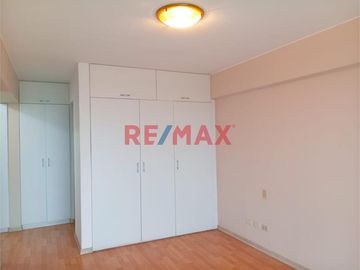 ¡VIVE EN LO MÁS ALTO DE CASUARINAS ALTA – SURCO! 🌇
✨ FLAT EN VENTA CON BALCÓN| 10° PISO | VISTA PANORÁMICA | ZONA EXCLUSIVA

📍 Ubicación privilegia
